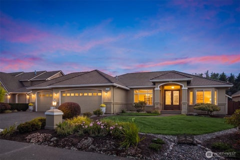 Photo of 11821 SE 290th Place, Auburn, WA 98092 (MLS # 2576975)