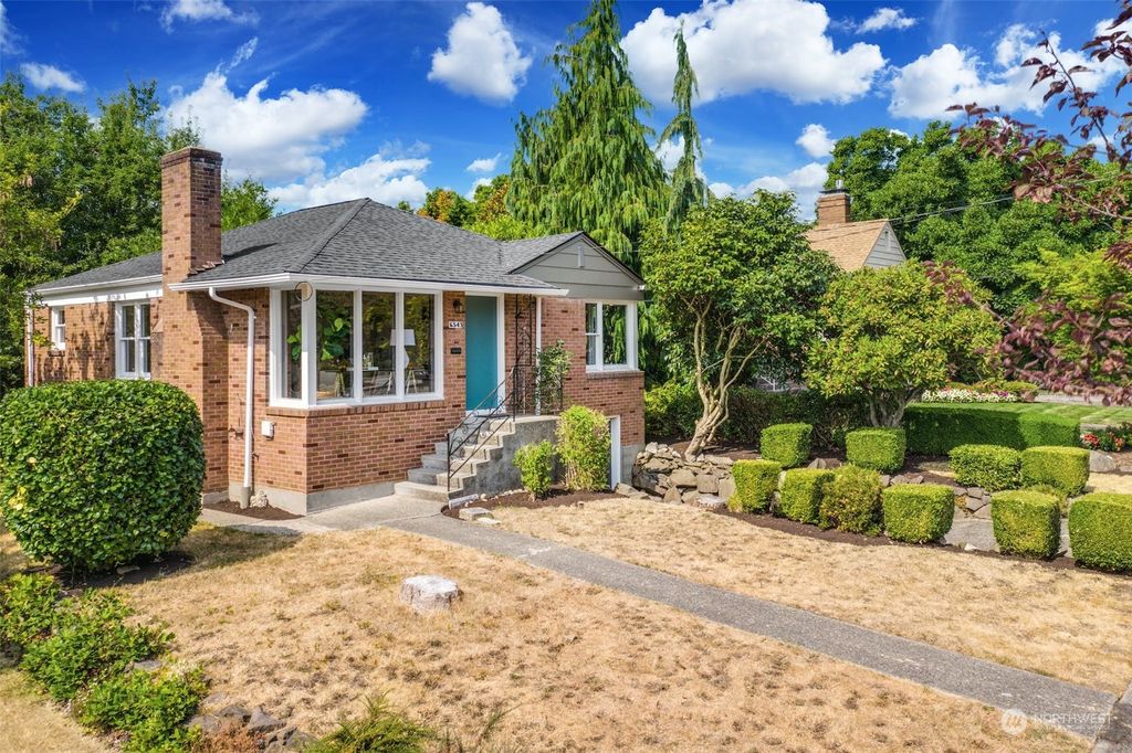 Photo of 6543 44th Avenue NE, Seattle, WA 98115 (MLS # 2007401)
