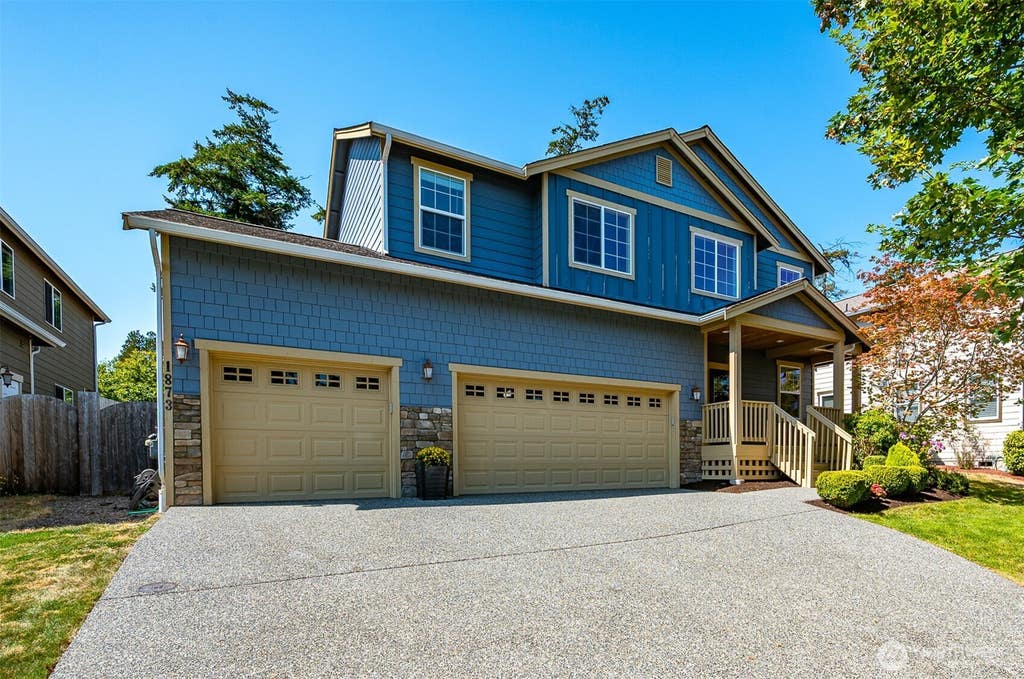 Photo of 1873 SW Downfield Way, Oak Harbor, WA 98277 (MLS # 2571043)