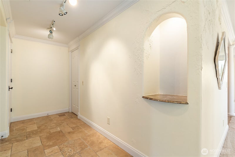 1301 W Holly Street 302