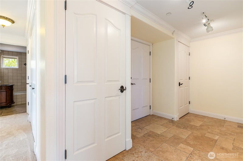 1301 W Holly Street 302