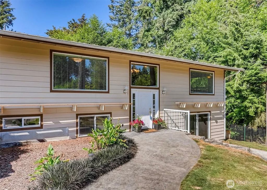 Photo of 14340 SE 202nd Street, Kent, WA 98042 (MLS # 2358614)