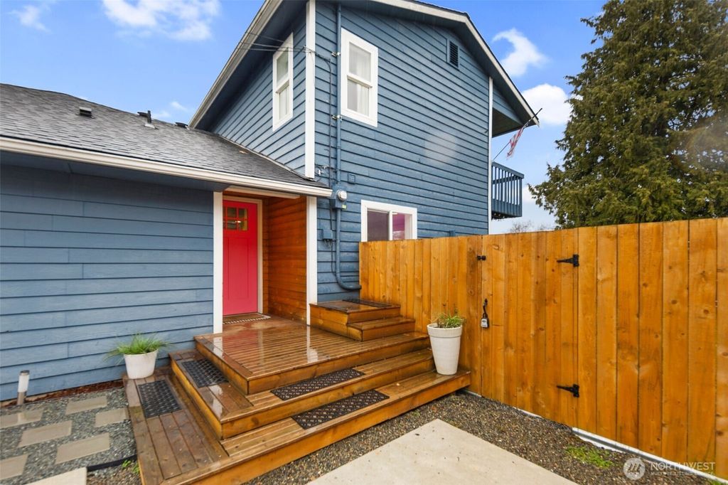 Photo of 2123 Harrison Avenue, Everett, WA 98201 (MLS # 2334160)