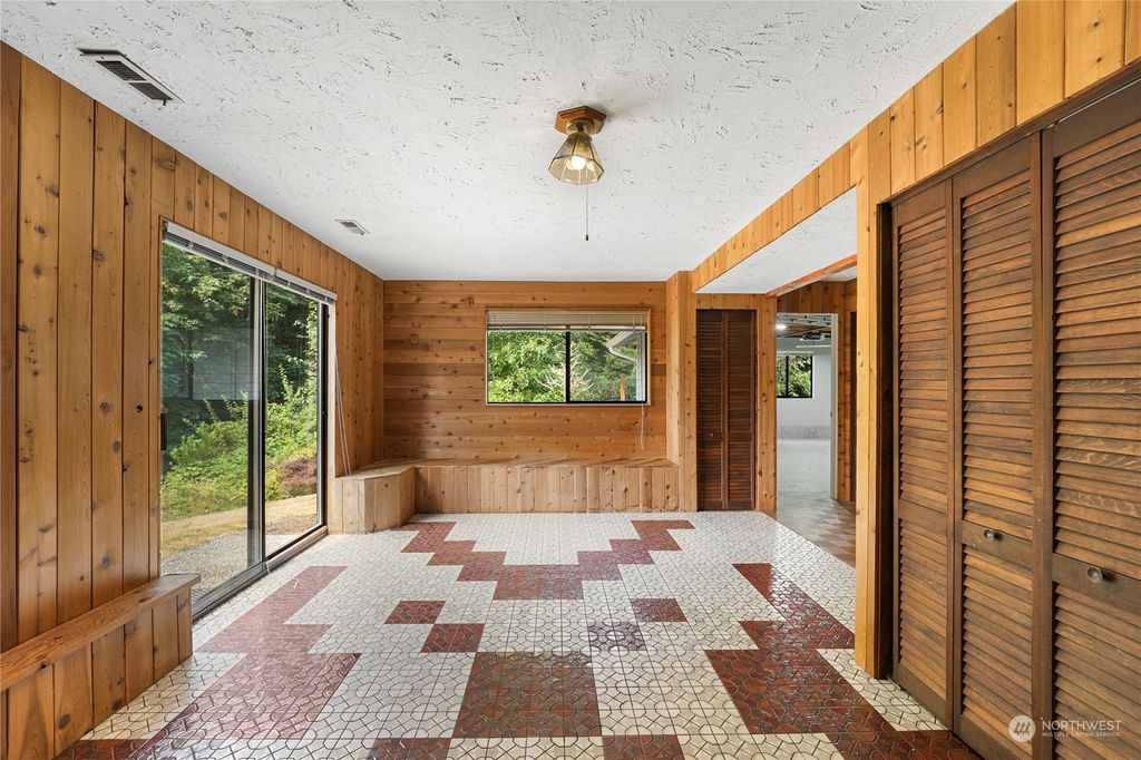 Photo of 19516 SE 23rd Street, Sammamish, WA 98075 (MLS # 2308709)