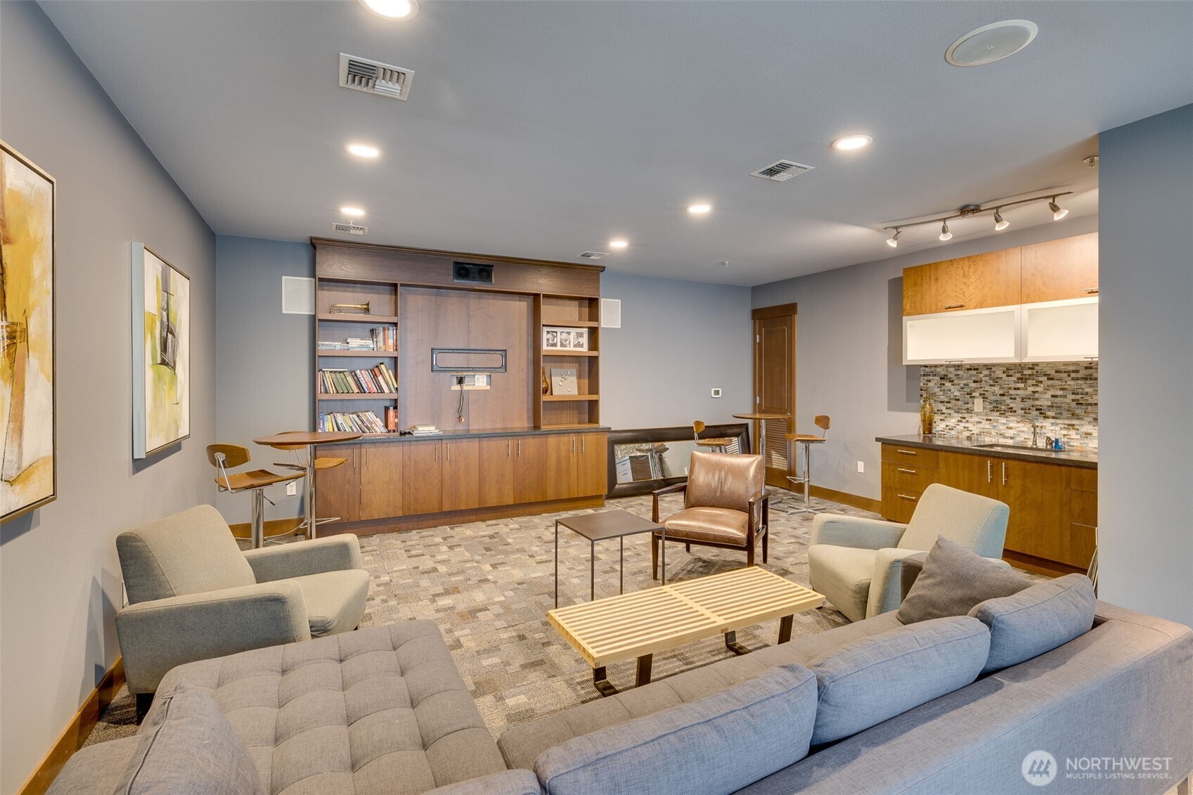 4547 8th Avenue NE 204