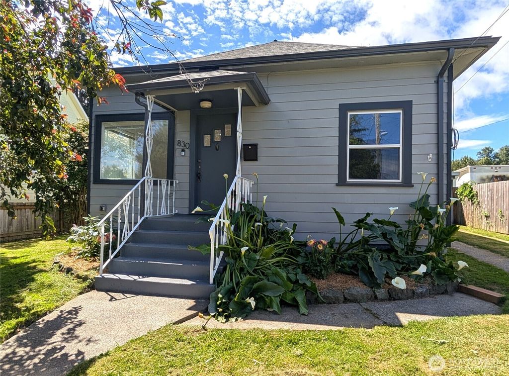 Photo of 830 Garfield Street, Mount Vernon, WA 98273 (MLS # 2540769)