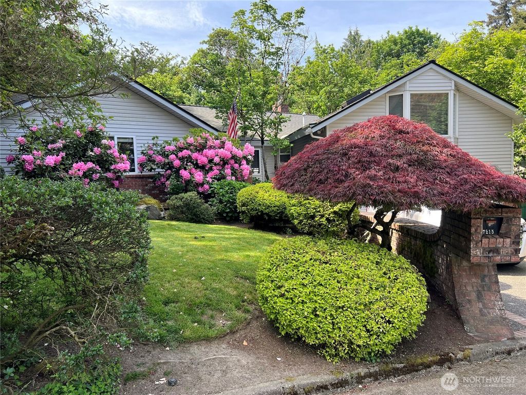 Photo of 7215 76th Avenue SE, Mercer Island, WA 98040 (MLS # 2371756)