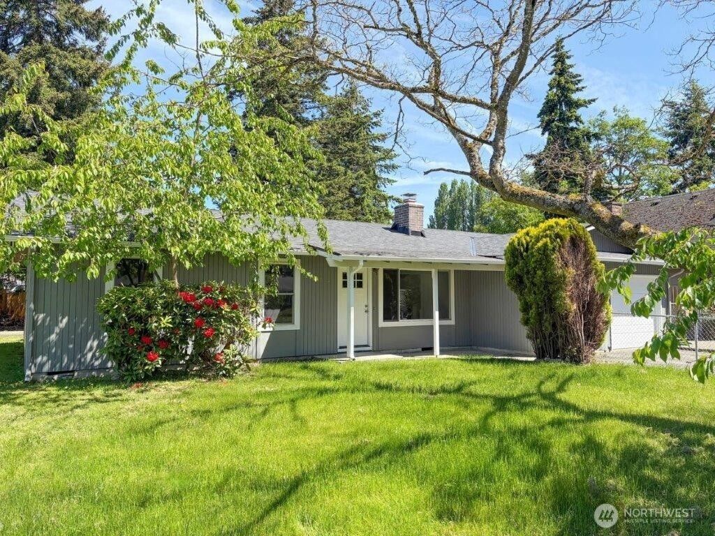 Photo of 28504 20th Avenue S, Federal Way, WA 98003 (MLS # 2394481)