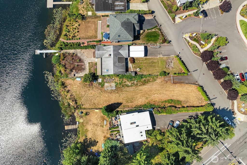 Photo of 13059 SE 76th Street, Newcastle, WA 98056 (MLS # 2492360)