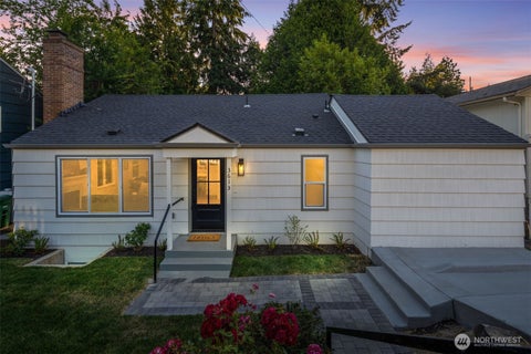 Photo of 3613 40th Avenue W, Seattle, WA 98199 (MLS # 2542605)