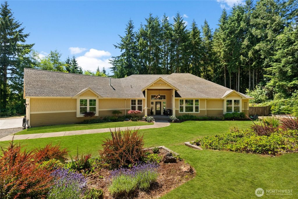 Photo of 814 130th Street NW, Gig Harbor, WA 98332 (MLS # 2479625)