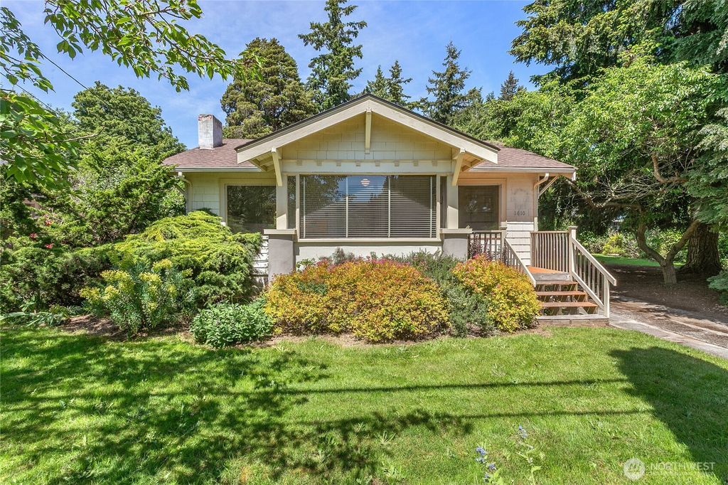 Photo of 1610 E Maplewood Avenue, Bellingham, WA 98225 (MLS # 2530298)