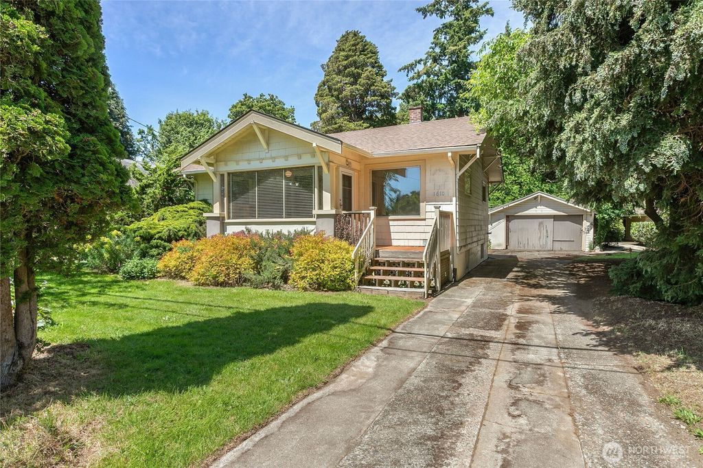 Photo of 1610 E Maplewood Avenue, Bellingham, WA 98225 (MLS # 2530298)