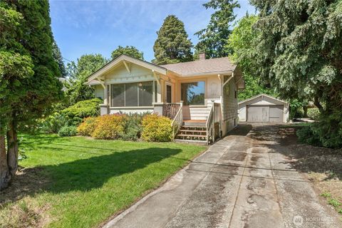 Photo of 1610 E Maplewood Avenue, Bellingham, WA 98225 (MLS # 2530298)