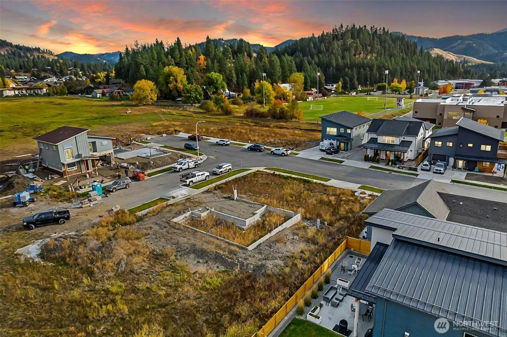 Photo of 331 Alpenglow Drive, Leavenworth, WA 98826 (MLS # 2463321)