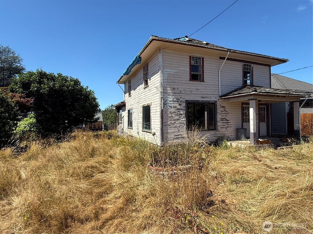 Photo of 222 12th Street, Raymond, WA 98577 (MLS # 2522413)