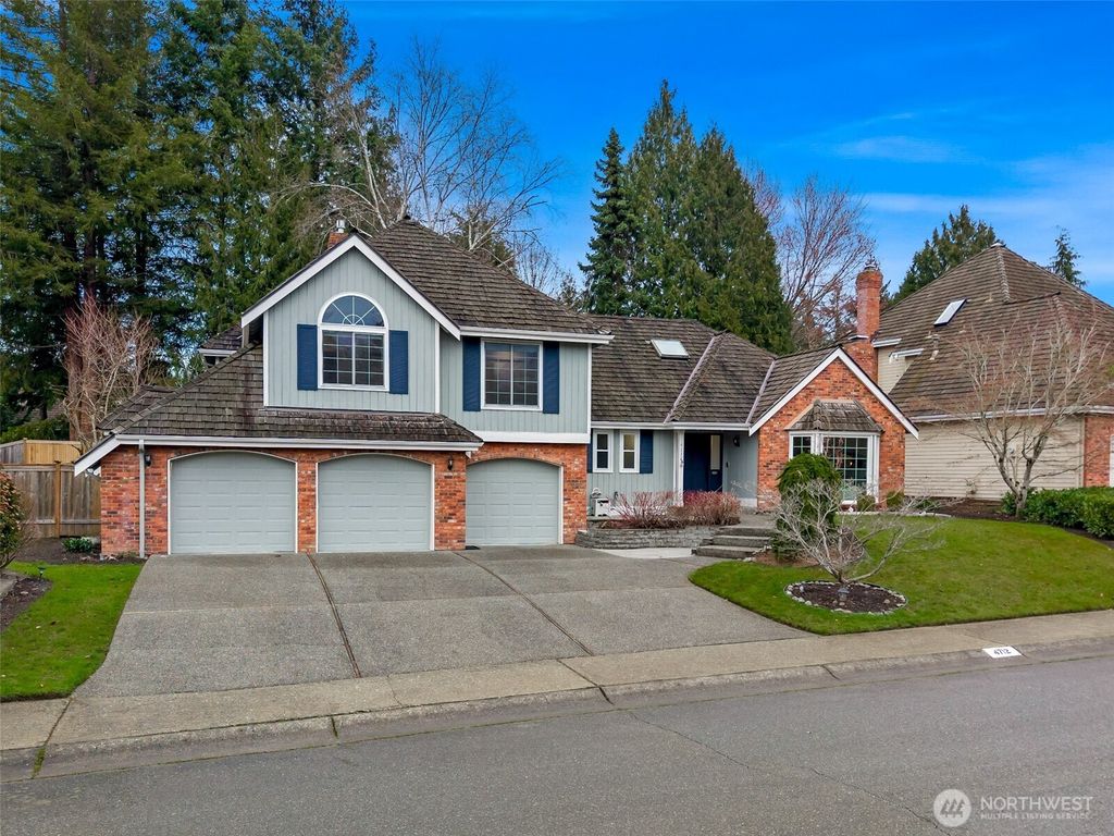 Photo of 4712 241st Avenue SE, Sammamish, WA 98029 (MLS # 2484671)