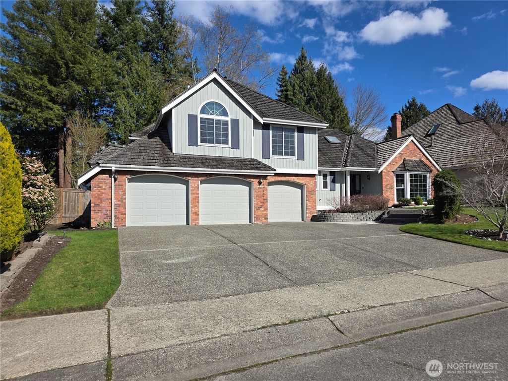 Photo of 4712 241st Avenue SE, Sammamish, WA 98029 (MLS # 2484671)