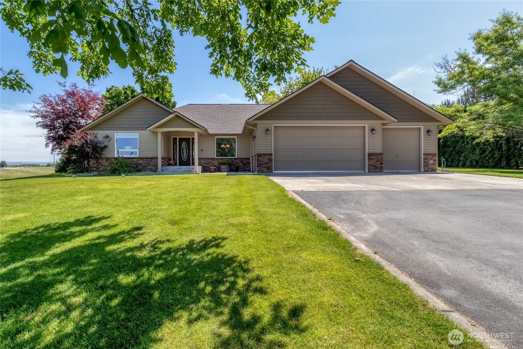 Photo of 4673 Larson Road, Walla Walla, WA 99362 (MLS # 2531650)