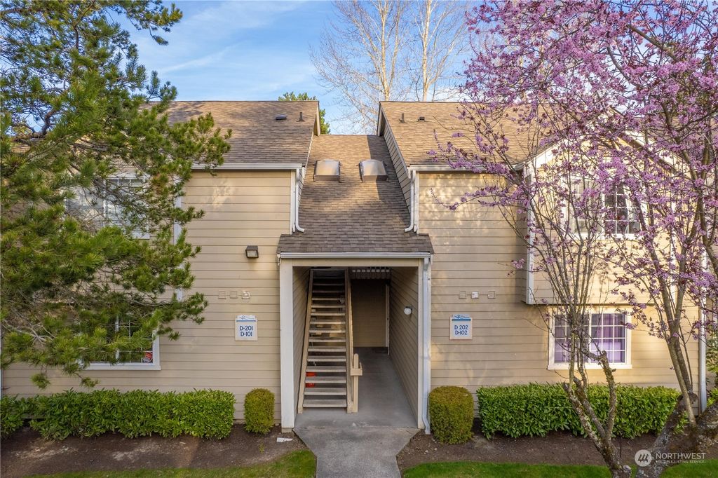 Photo of 1822 S 284th Lane #D101, Federal Way, WA 98003 (MLS # 2050163)