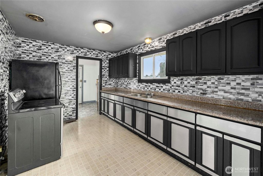 Photo of 177 S 72nd Street, Tacoma, WA 98408 (MLS # 2467788)