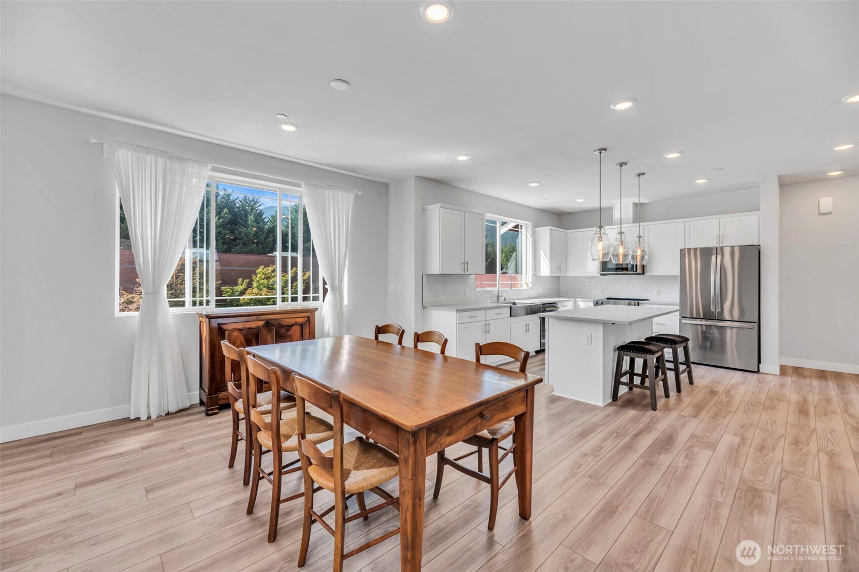 369 E Park Street D3