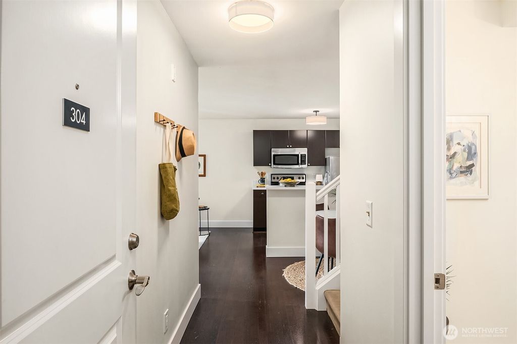 Photo of 120 NW 39th Street #304, Seattle, WA 98107 (MLS # 2519555)
