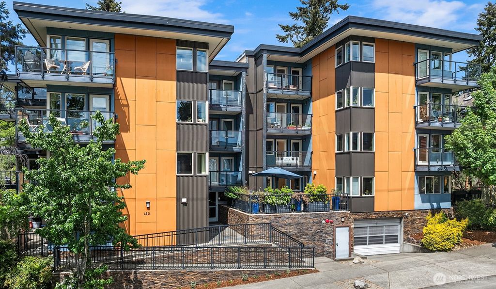 Photo of 120 NW 39th Street #304, Seattle, WA 98107 (MLS # 2519555)