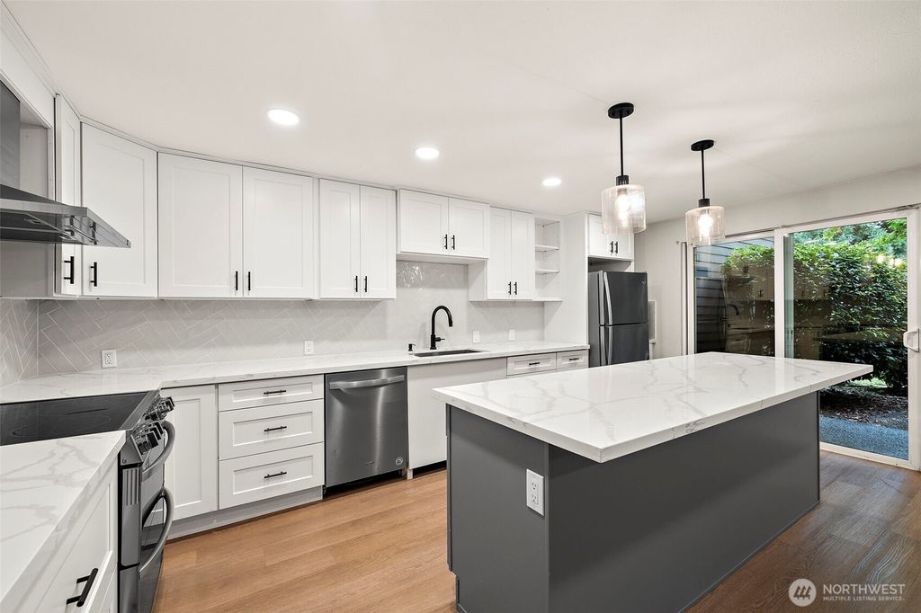 Photo of 200 Mountain Park Boulevard SW #A103, Issaquah, WA 98027 (MLS # 2441548)