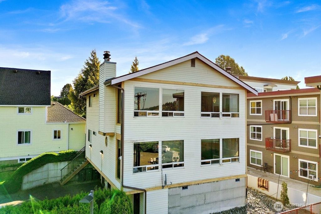 Photo of 1408 G Street, Bellingham, WA 98225 (MLS # 2532842)