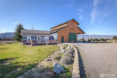 Photo of 980 S Webb Place, East Wenatchee, WA 98802 (MLS # 2498294)