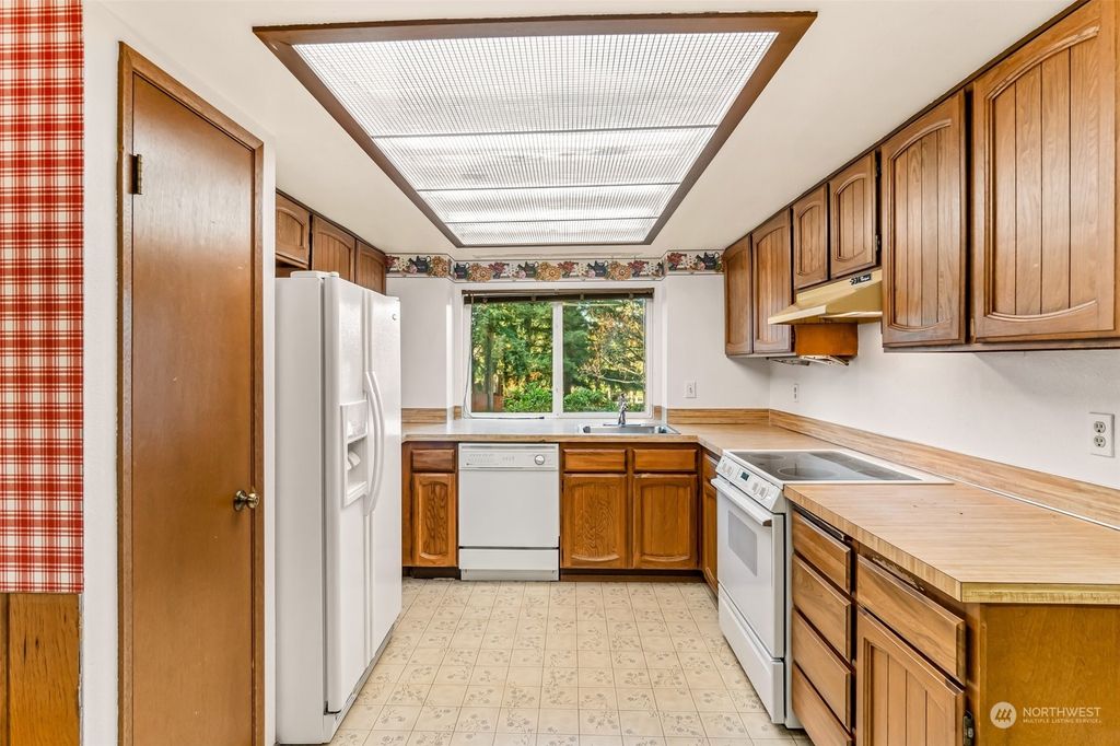 Photo of 14530 NE 173rd Street, Woodinville, WA 98072 (MLS # 2178753)