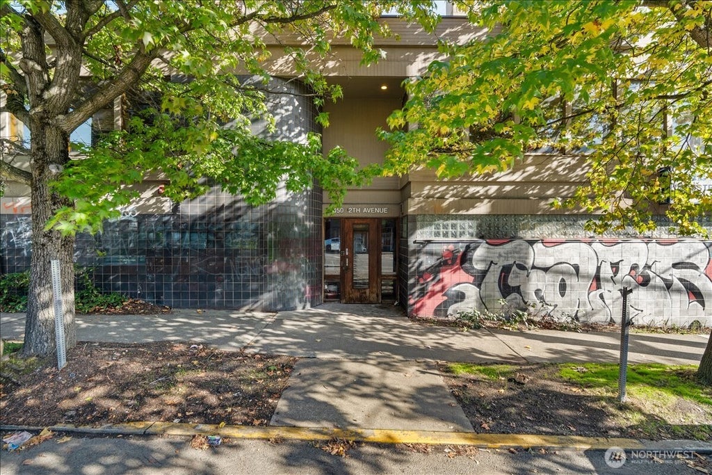 Photo of 150 12th Avenue, Seattle, WA 98102 (MLS # 2575798)