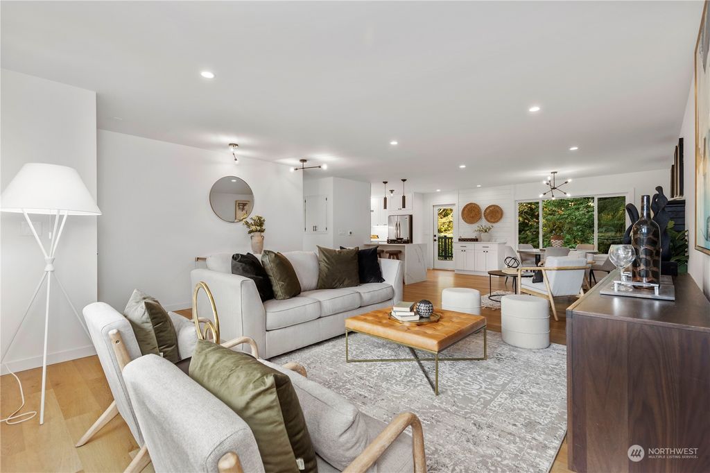 Photo of 17318 95th Avenue NE, Bothell, WA 98011 (MLS # 2031879)