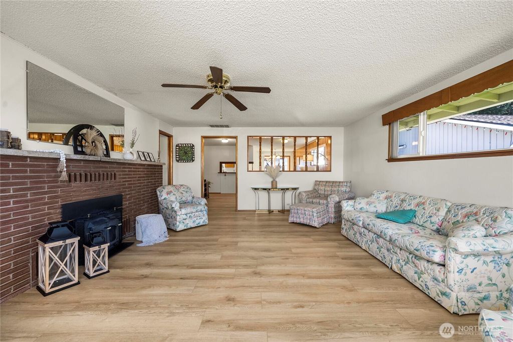 Photo of 3633 NE 10th Street, Renton, WA 98056 (MLS # 2336572)