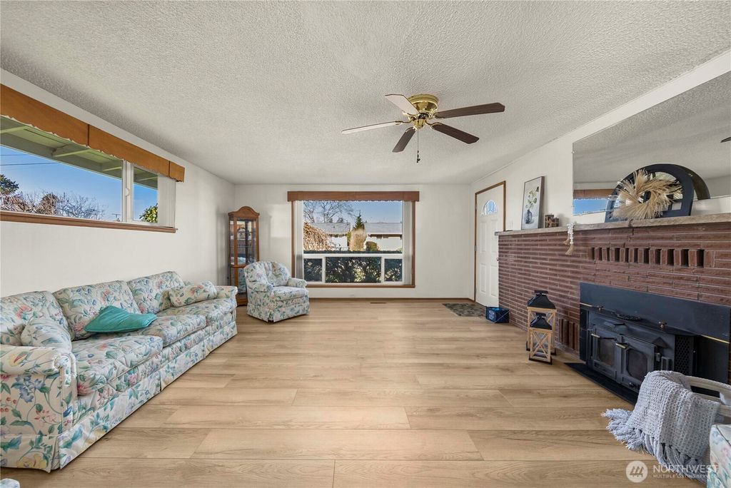 Photo of 3633 NE 10th Street, Renton, WA 98056 (MLS # 2336572)