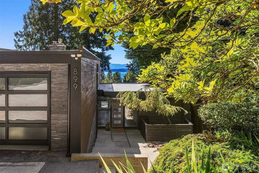Photo of 899 NW Elford Drive, Seattle, WA 98177 (MLS # 2564348)