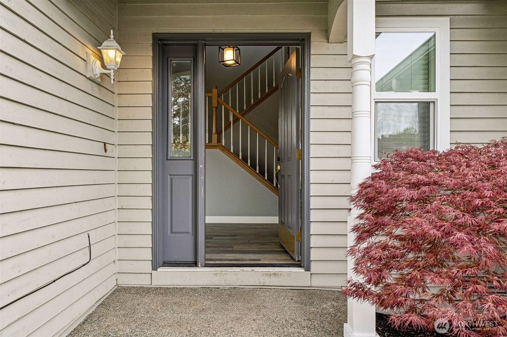Photo of 32824 19th Avenue SW, Federal Way, WA 98023 (MLS # 2349787)