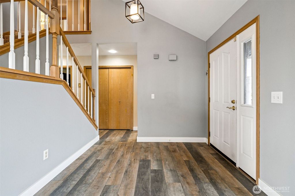 Photo of 32824 19th Avenue SW, Federal Way, WA 98023 (MLS # 2349787)