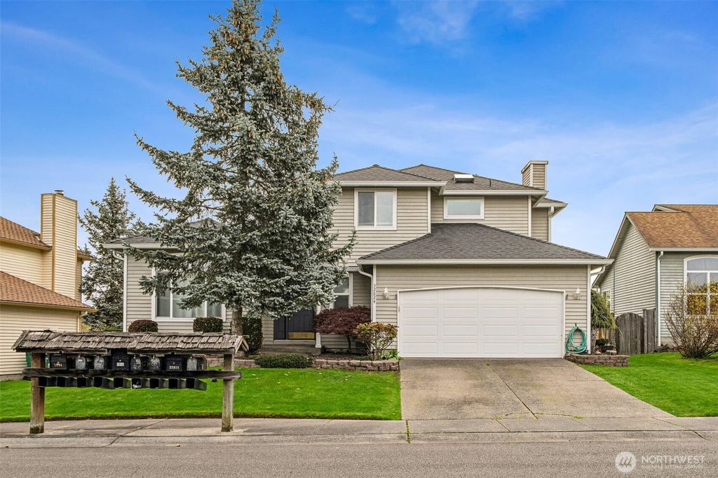 Photo of 32824 19th Avenue SW, Federal Way, WA 98023 (MLS # 2349787)