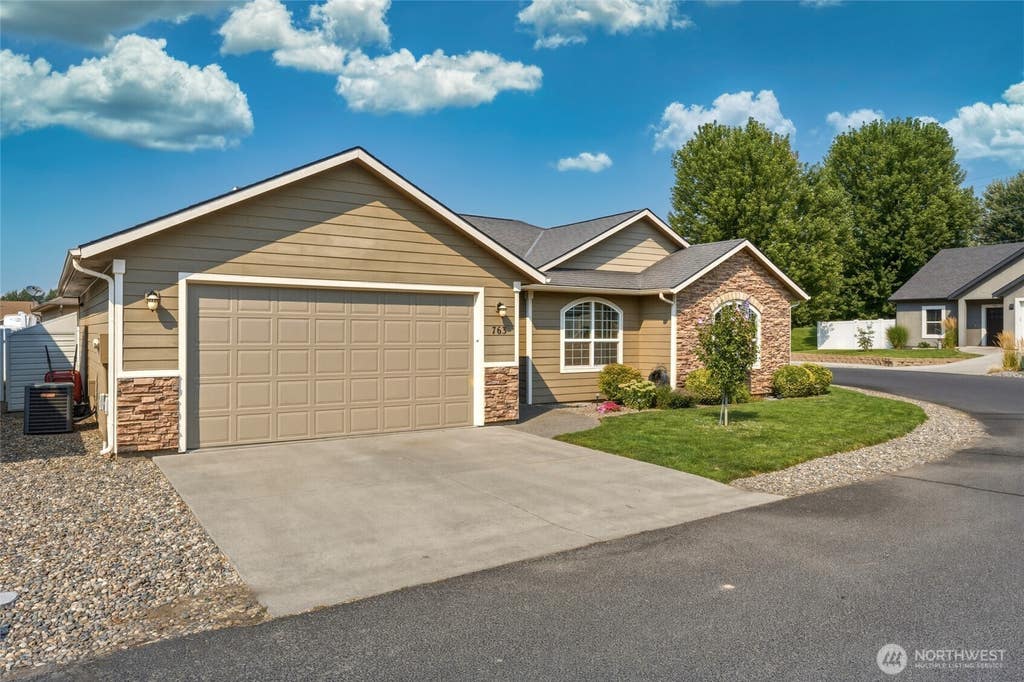 Photo of 763 SE Bedford Loop LOOP, College Place, WA 99324 (MLS # 2570274)