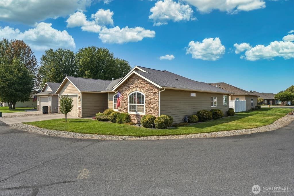 Photo of 763 SE Bedford Loop LOOP, College Place, WA 99324 (MLS # 2570274)