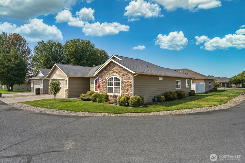763 SE Bedford Loop