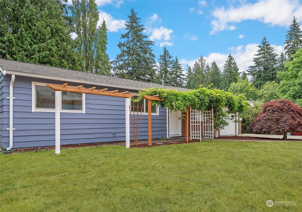 Photo of 30566 6th Ave SW Ave, Federal Way, WA 98023 (MLS # 2265312)