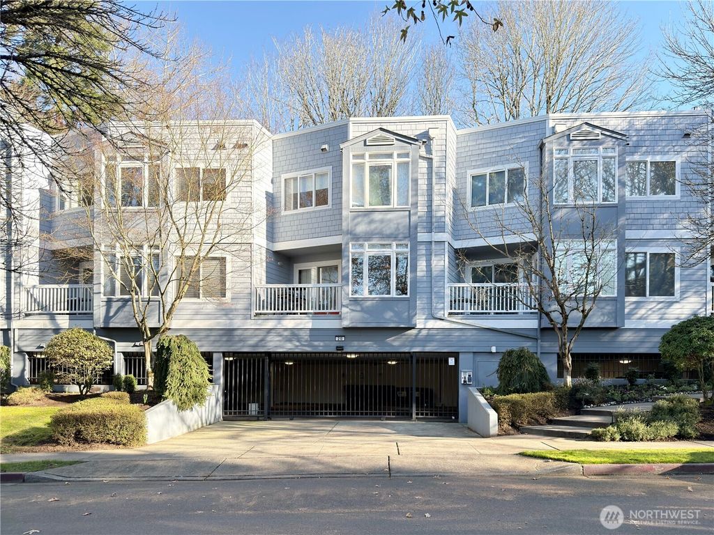 Photo of 210 10th Street #4, Kirkland, WA 98033 (MLS # 2472480)