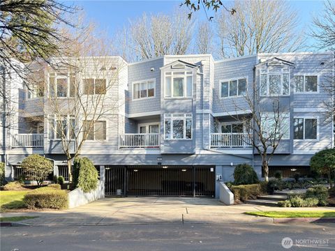 Photo of 210 10th Street #4, Kirkland, WA 98033 (MLS # 2472480)