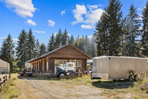 Photo of 310 Pit Way, Easton, WA 98925 (MLS # 2590486)