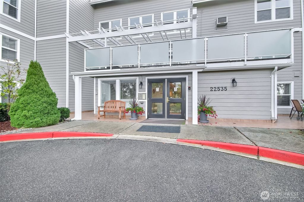 Photo of 22535 SE Highland Circle #106, Issaquah, WA 98029 (MLS # 2393088)