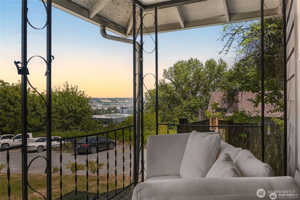 Photo of 1306 E 32nd Street, Tacoma, WA 98404 (MLS # 2472912)