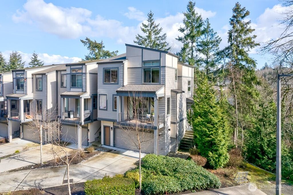 Photo of 2978 76th Pl SE #104, Mercer Island, WA 98040 (MLS # 2341158)
